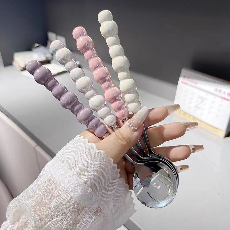 Kitchen Gadgets Everyone Needs - Cuillère à poignée perlée en acier