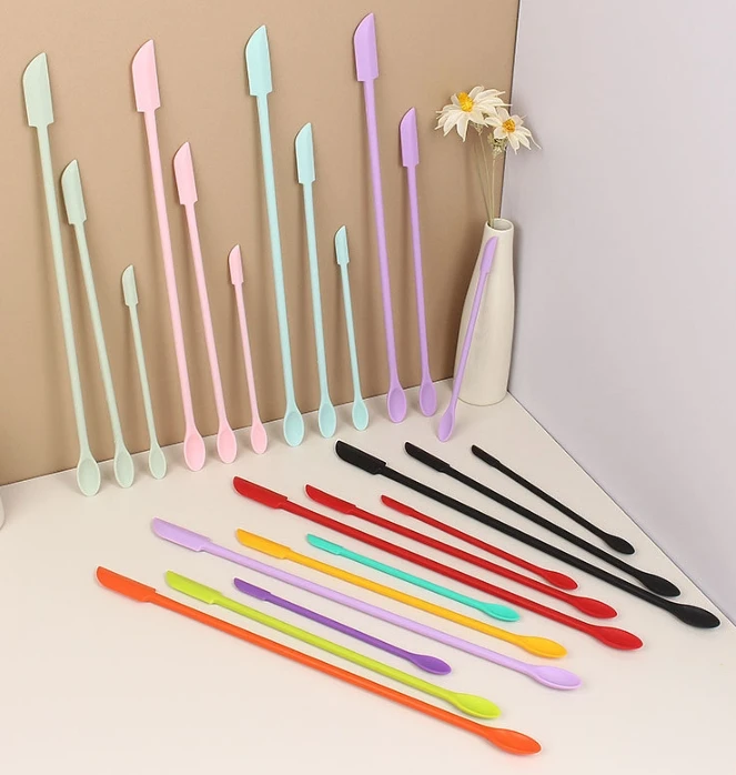 Spatule en silicone à manche l - Kitchen Gadgets Everyone Needs avis et prix