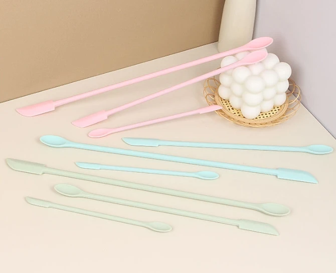 Spatule en silicone à manche l - Kitchen Gadgets Everyone Needs avis et prix