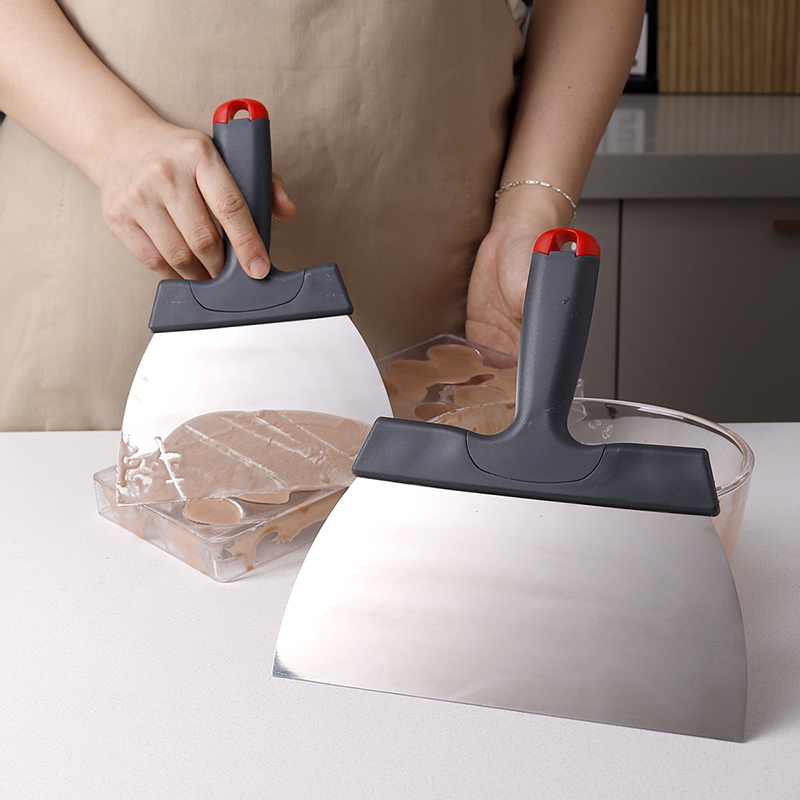 Grattoir à pâte en acier inoxy - Kitchen Gadgets Everyone Needs avis et prix