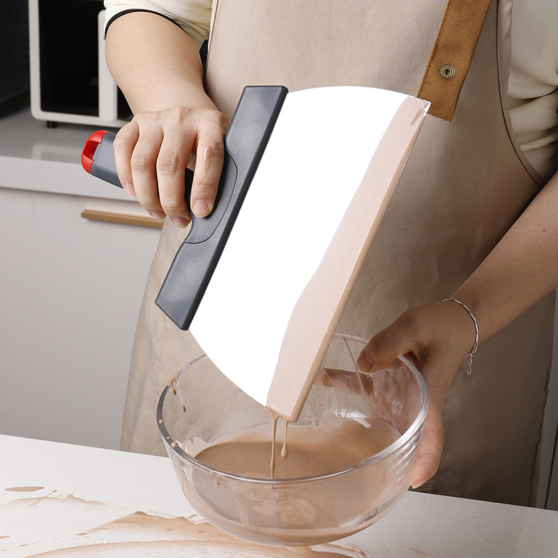 Grattoir à pâte en acier inoxy - Kitchen Gadgets Everyone Needs avis et prix
